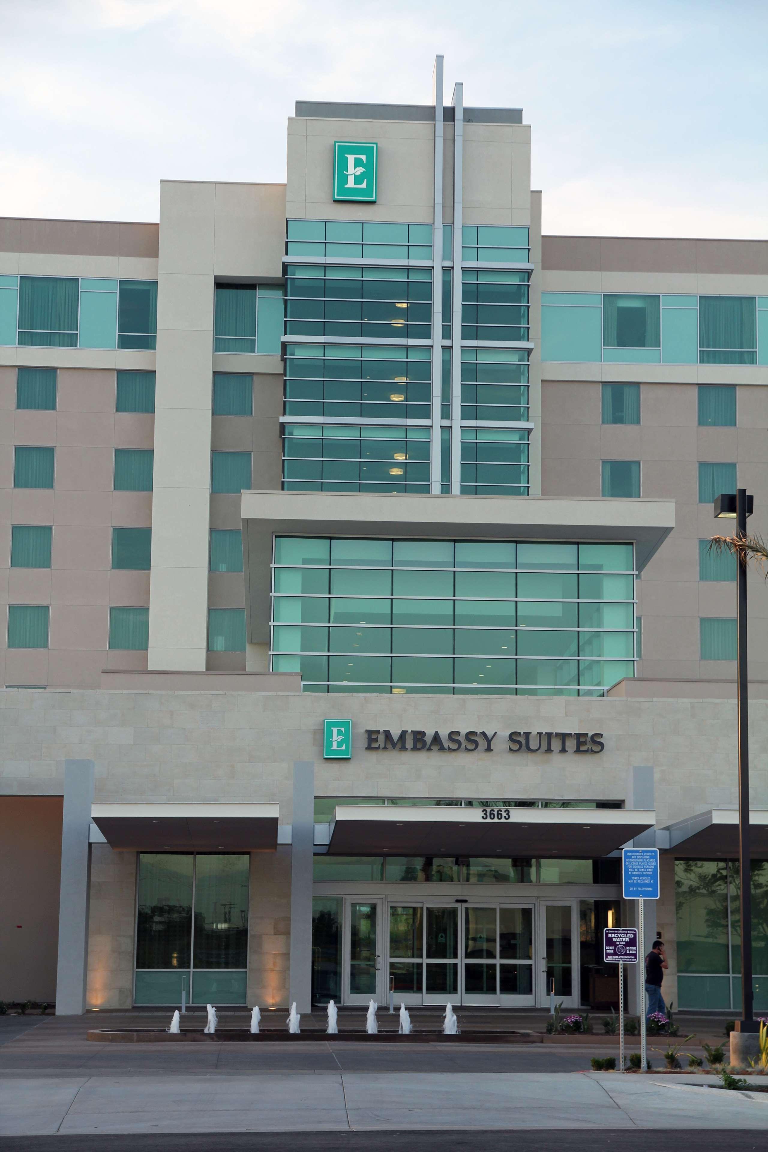 Embassy Suites Ontario - Airport Экстерьер фото