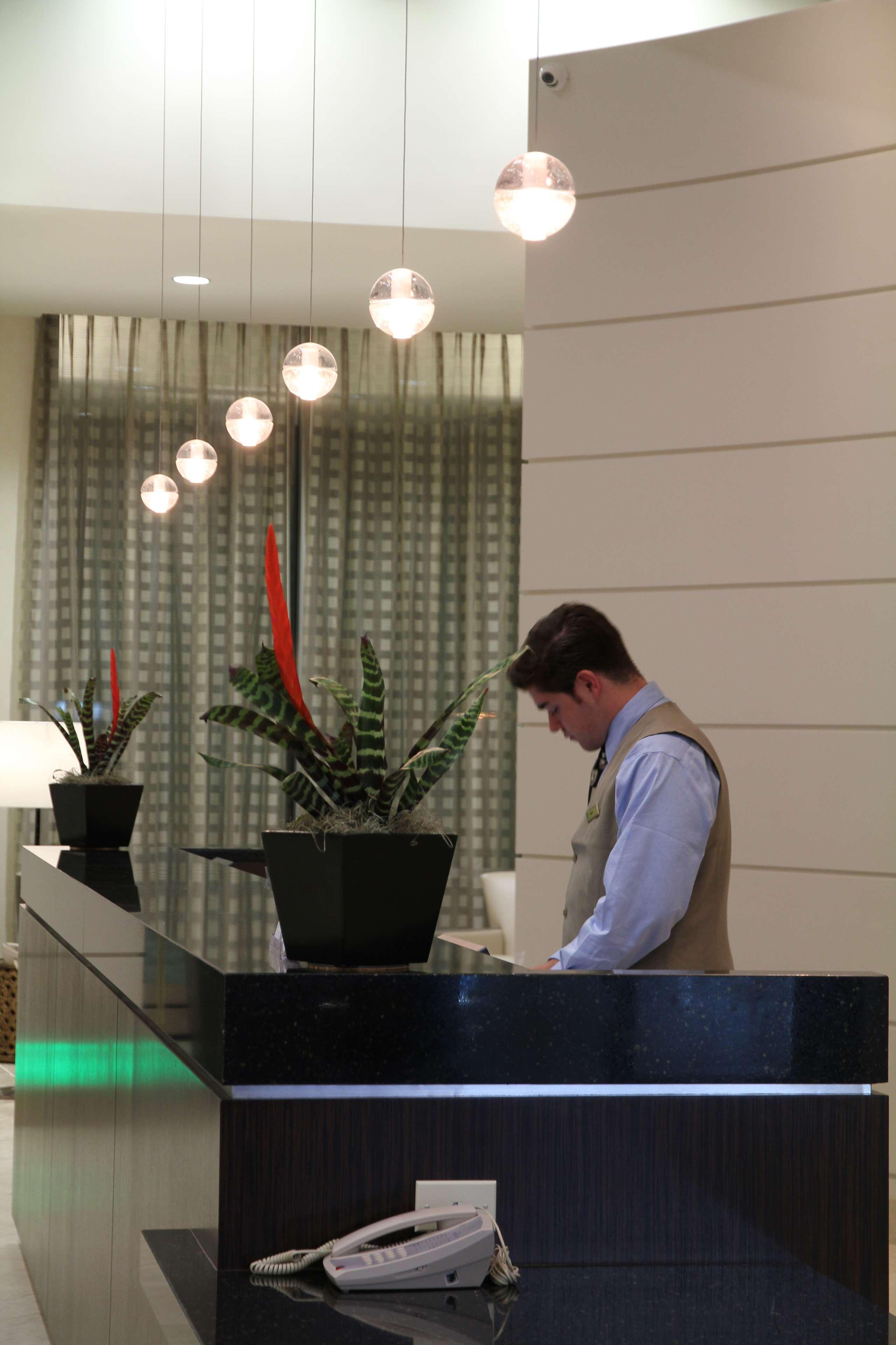 Embassy Suites Ontario - Airport Интерьер фото