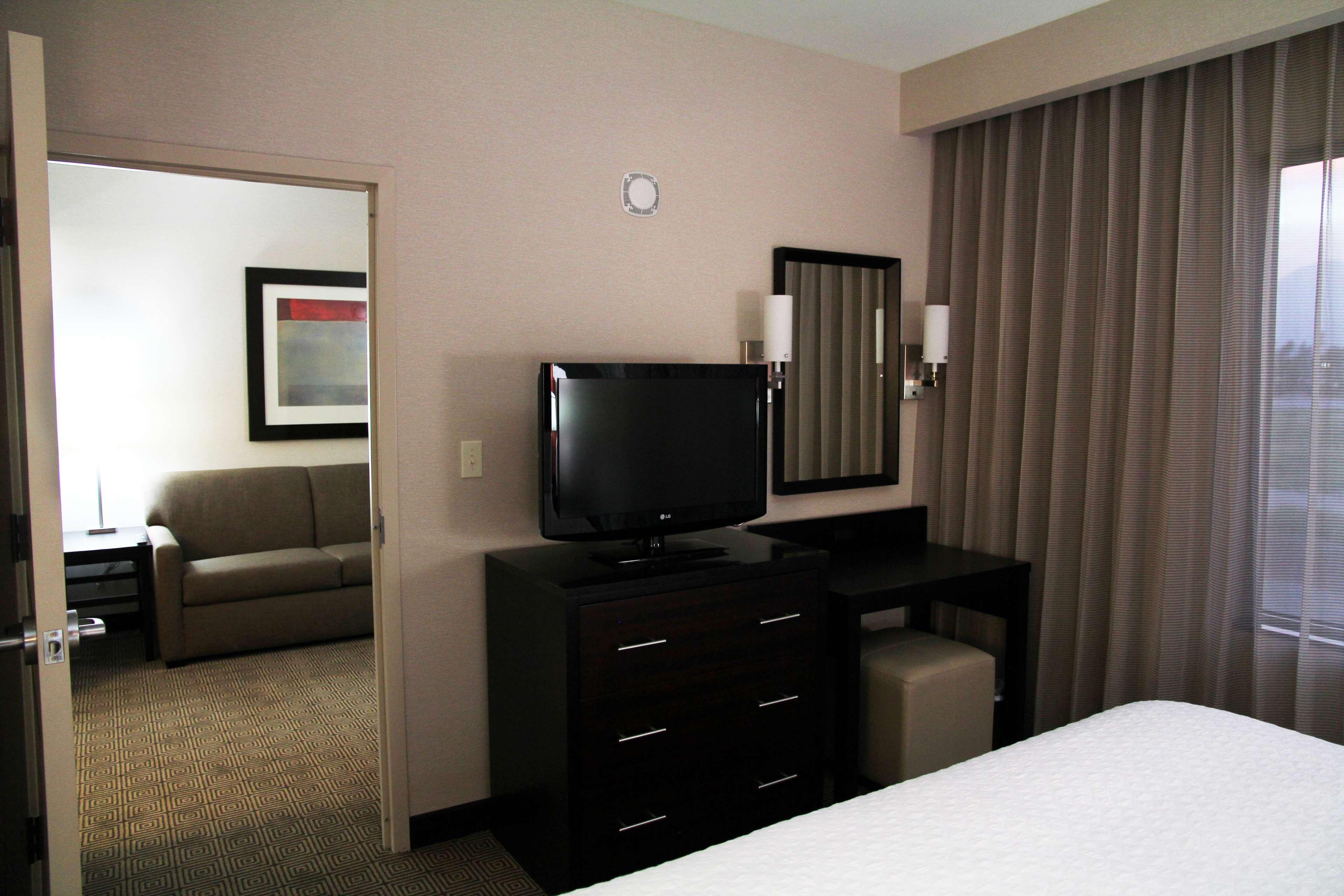 Embassy Suites Ontario - Airport Номер фото