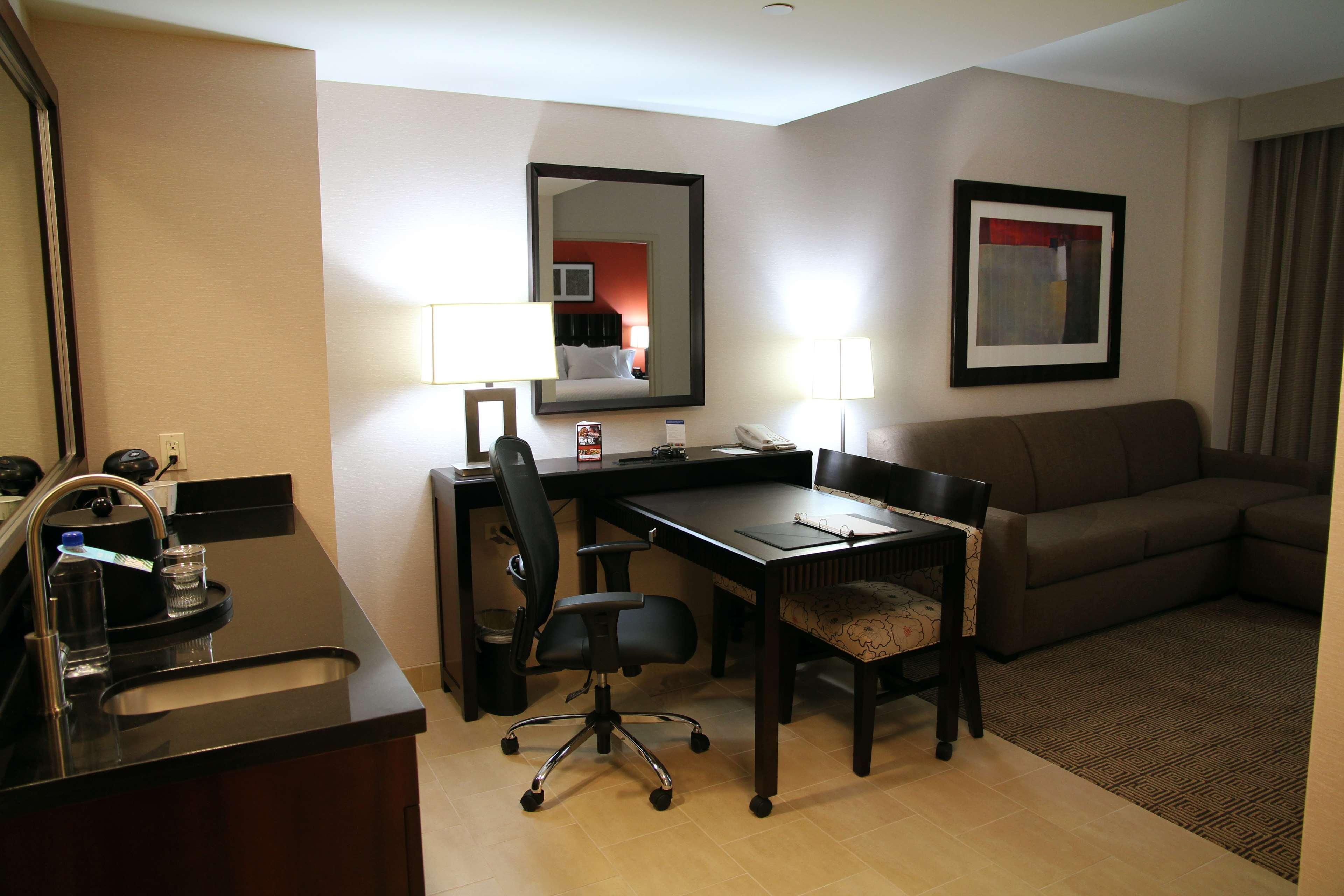 Embassy Suites Ontario - Airport Номер фото